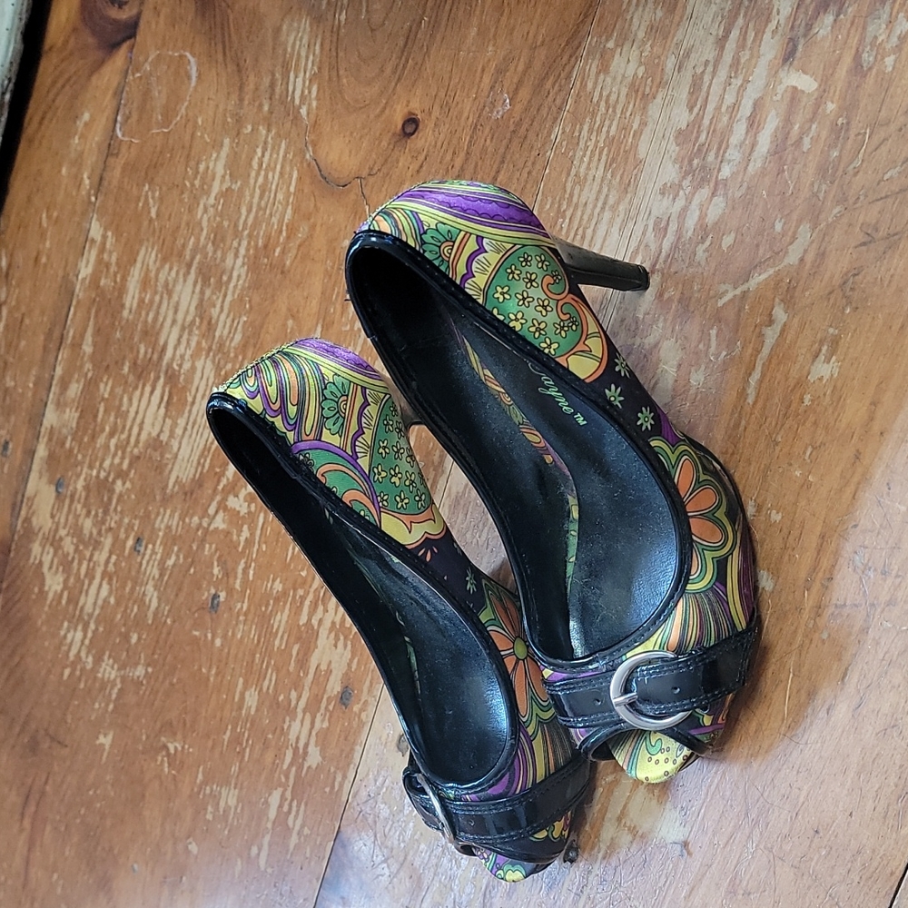 Sarah-jayne pumps size 6.5 psychedelic pattern